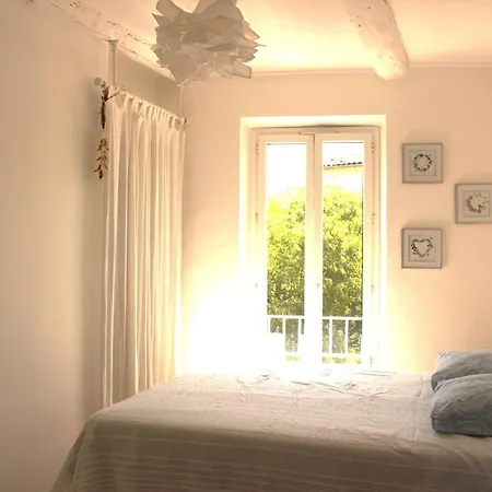 Joli Appartement Avec Balcon Au Coeur De Forcalquier Exterior photo
