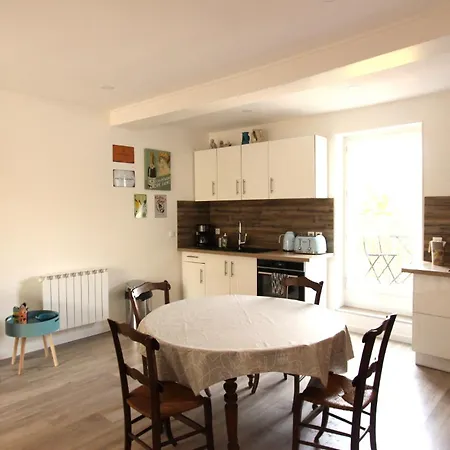 Joli Appartement Avec Balcon Au Coeur De Forcalquier Exterior photo