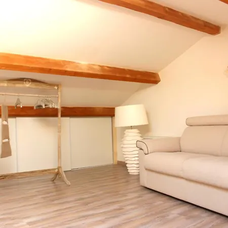 Joli Appartement Avec Balcon Au Coeur De Forcalquier Exterior photo