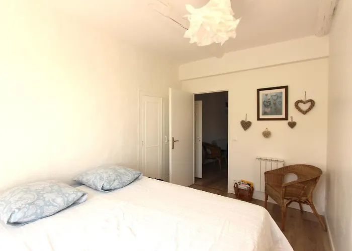 Joli Appartement Avec Balcon Au Coeur De Forcalquier