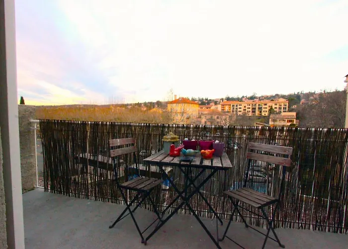 Joli Appartement Avec Balcon Au Coeur De Forcalquier
